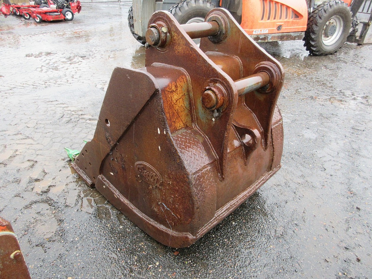 Geith 42" Bucket With Teeth