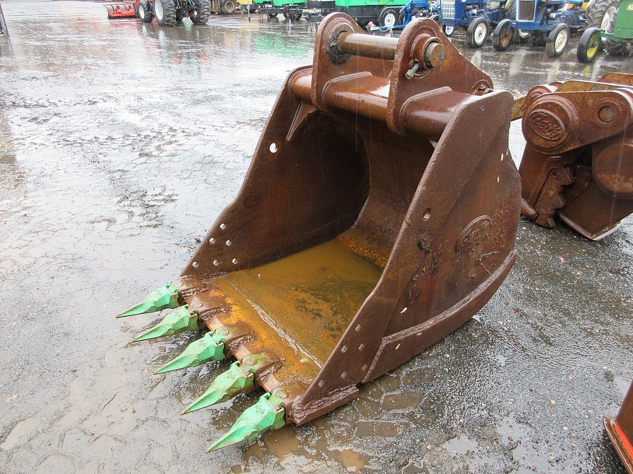 Geith 42" Bucket With Teeth