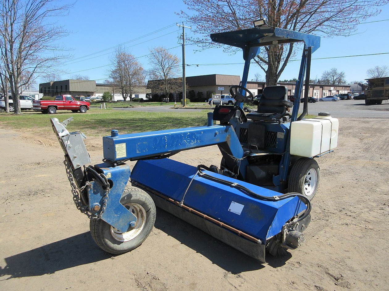 LayMor SM300 Ride On Sweeper