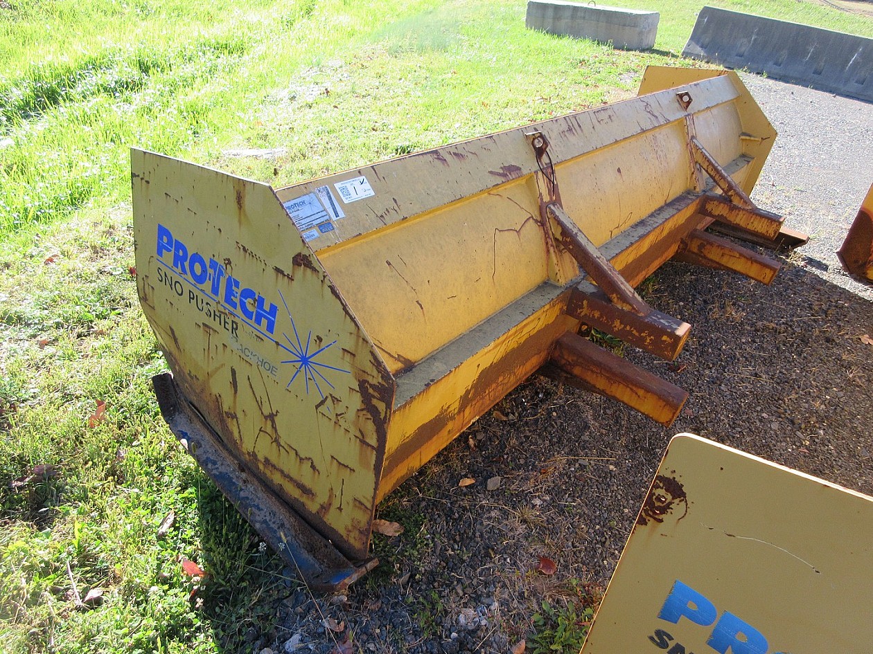 PROTECH 12' SNOW PUSHER WITH RUBBER EDGE
