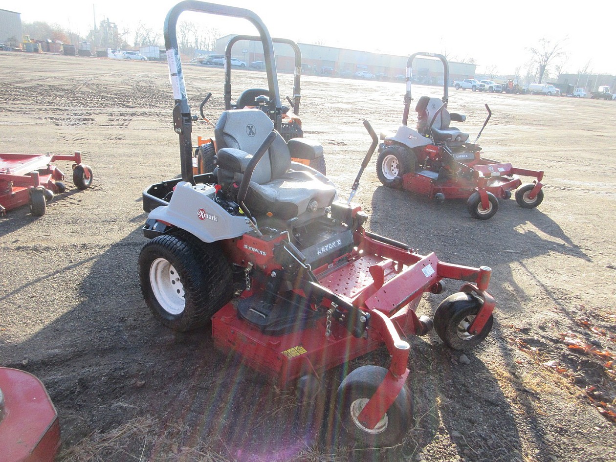 EXMARK LAZER Z ZERO TURN MOWER