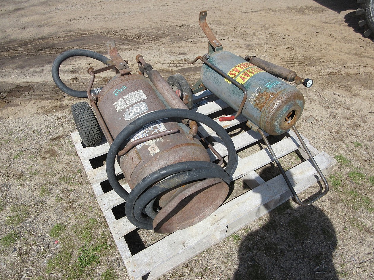 (2) Lindsay Sandblast Pots